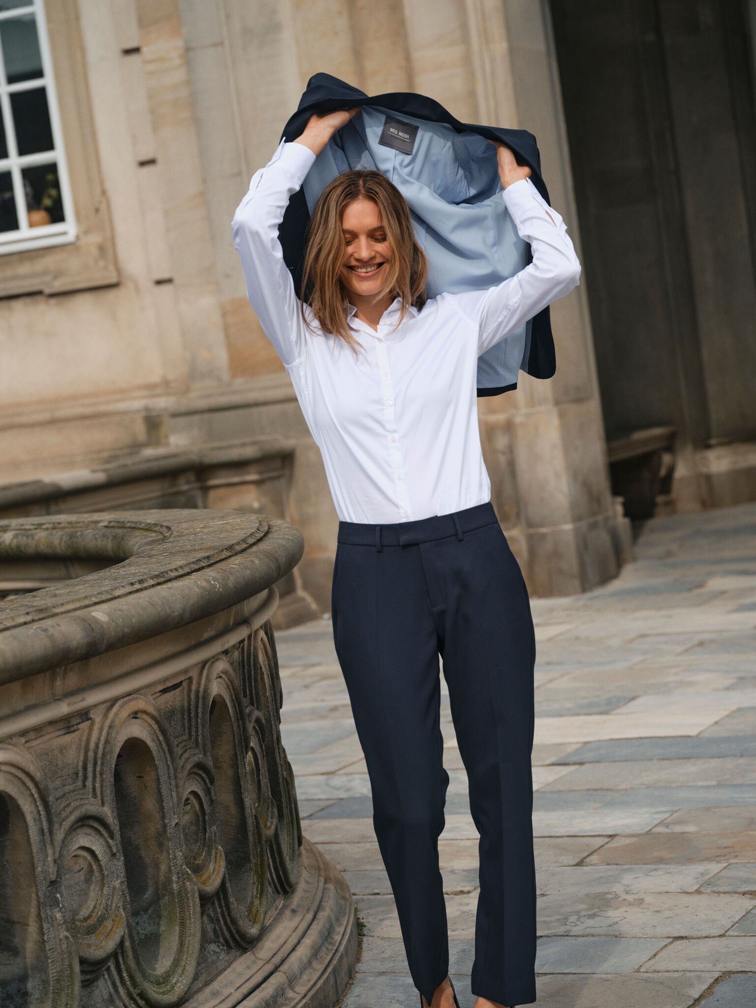 Modelshot / Salute Navy / Detail